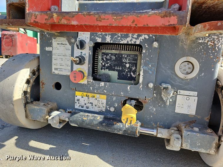 image for item LE9383 2012 Skyjack SJIII 3219  scissor lift