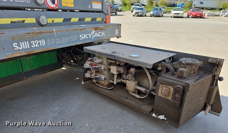 image for item LE9383 2012 Skyjack SJIII 3219  scissor lift
