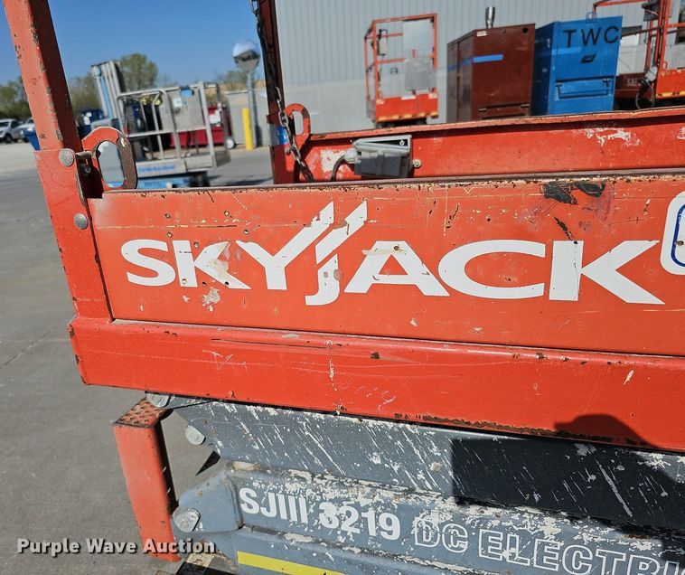 image for item LE9383 2012 Skyjack SJIII 3219  scissor lift