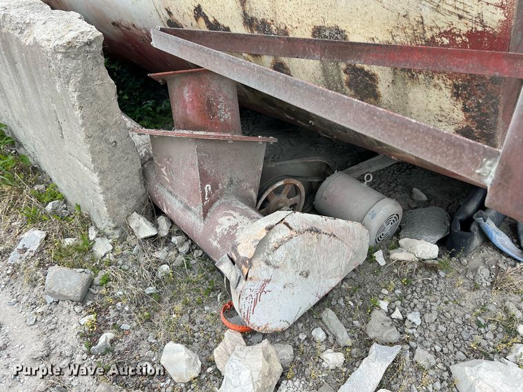 image for item LG9105 Concrete silo