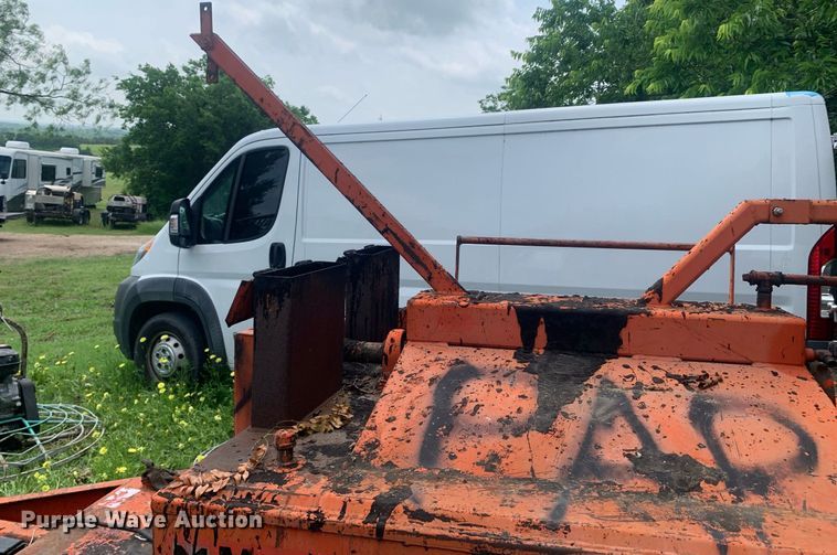 image for item LH9629 2014 Marathon TRA- REM  melter applicator