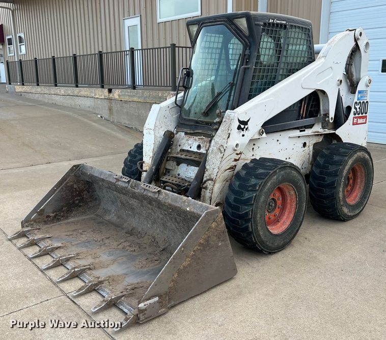 image for item LI9694 2007 Bobcat S300  skid steer loader