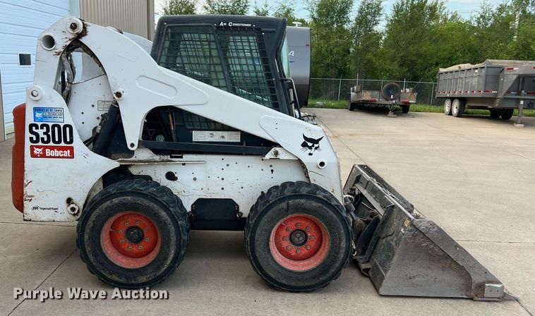 image for item LI9694 2007 Bobcat S300  skid steer loader