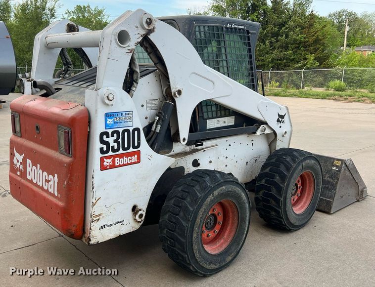 image for item LI9694 2007 Bobcat S300  skid steer loader