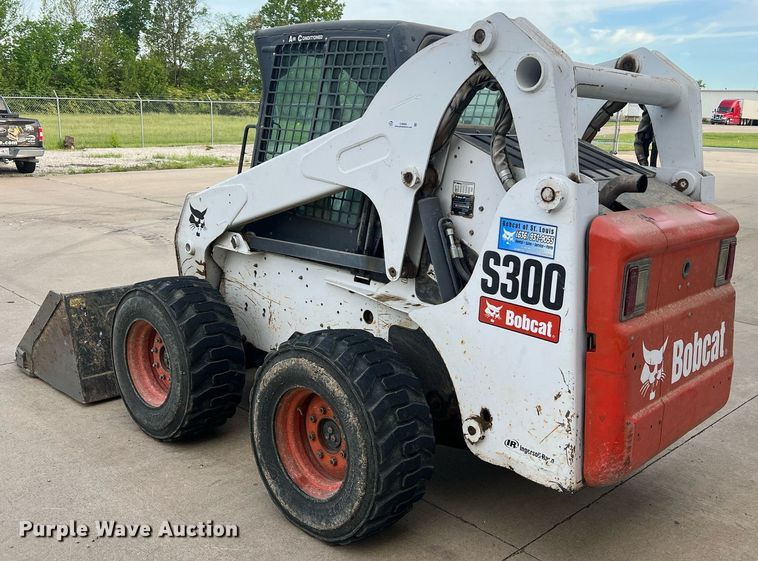 image for item LI9694 2007 Bobcat S300  skid steer loader