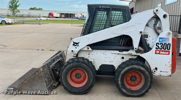 image for item LI9694 2007 Bobcat S300  skid steer loader