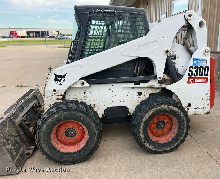image for item LI9694 2007 Bobcat S300  skid steer loader