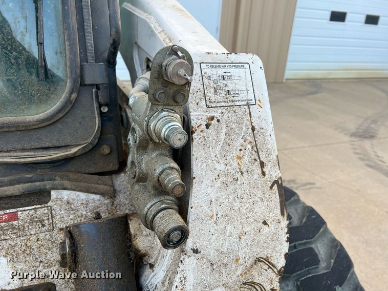 image for item LI9694 2007 Bobcat S300  skid steer loader