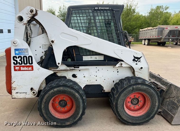 image for item LI9694 2007 Bobcat S300  skid steer loader