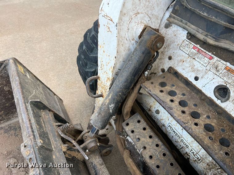 image for item LI9694 2007 Bobcat S300  skid steer loader