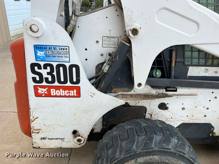 image for item LI9694 2007 Bobcat S300  skid steer loader