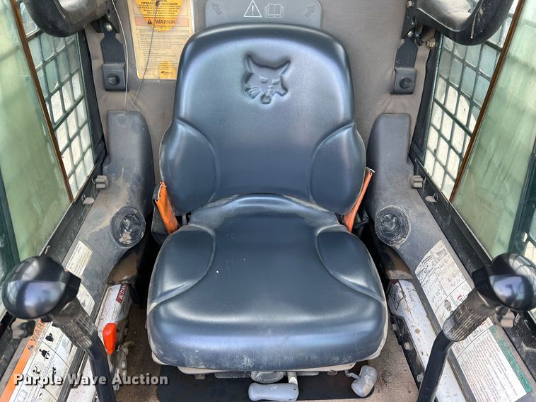 image for item LI9694 2007 Bobcat S300  skid steer loader