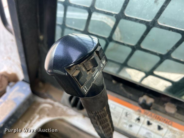 image for item LI9694 2007 Bobcat S300  skid steer loader