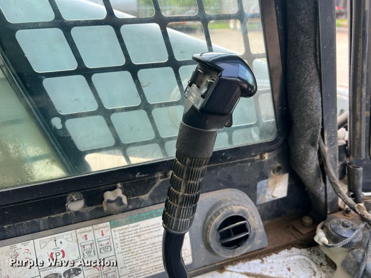 image for item LI9694 2007 Bobcat S300  skid steer loader