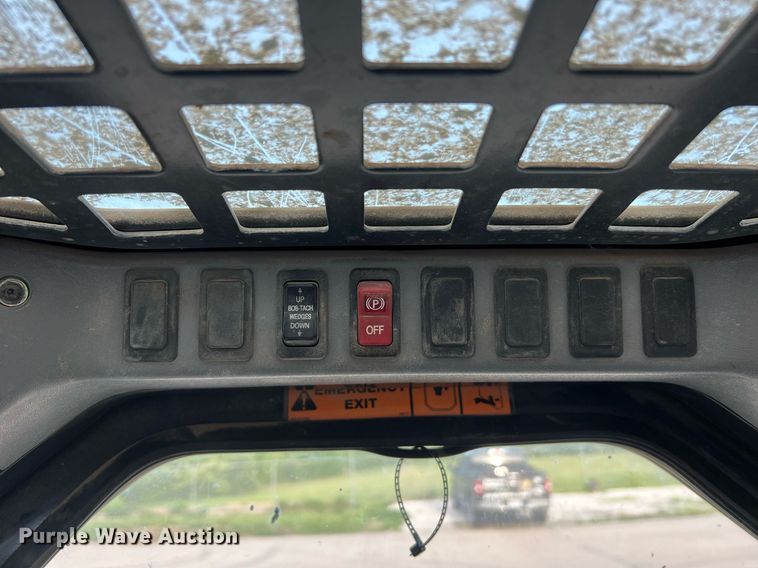 image for item LI9694 2007 Bobcat S300  skid steer loader