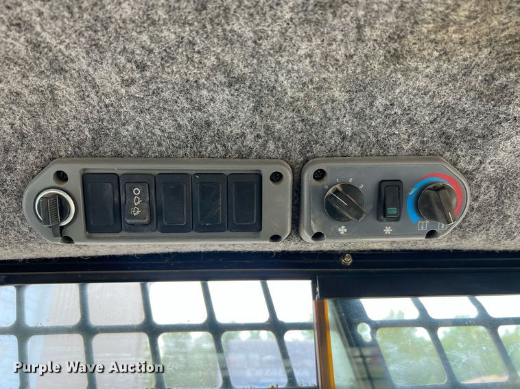 image for item LI9694 2007 Bobcat S300  skid steer loader