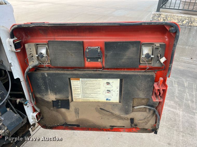 image for item LI9694 2007 Bobcat S300  skid steer loader