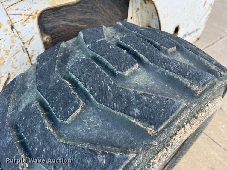 image for item LI9694 2007 Bobcat S300  skid steer loader