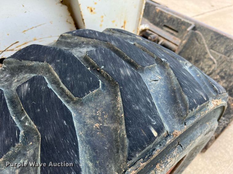 image for item LI9694 2007 Bobcat S300  skid steer loader