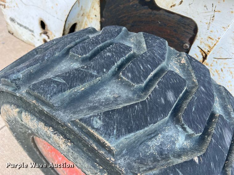 image for item LI9694 2007 Bobcat S300  skid steer loader