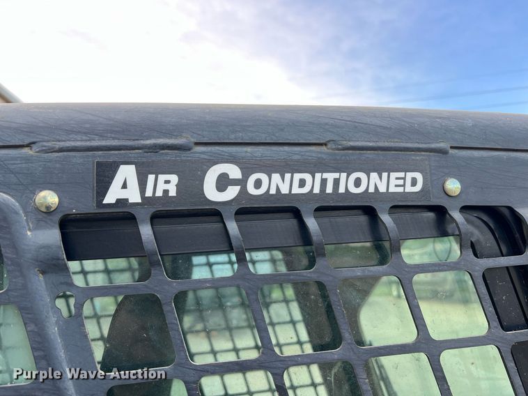 image for item LI9694 2007 Bobcat S300  skid steer loader