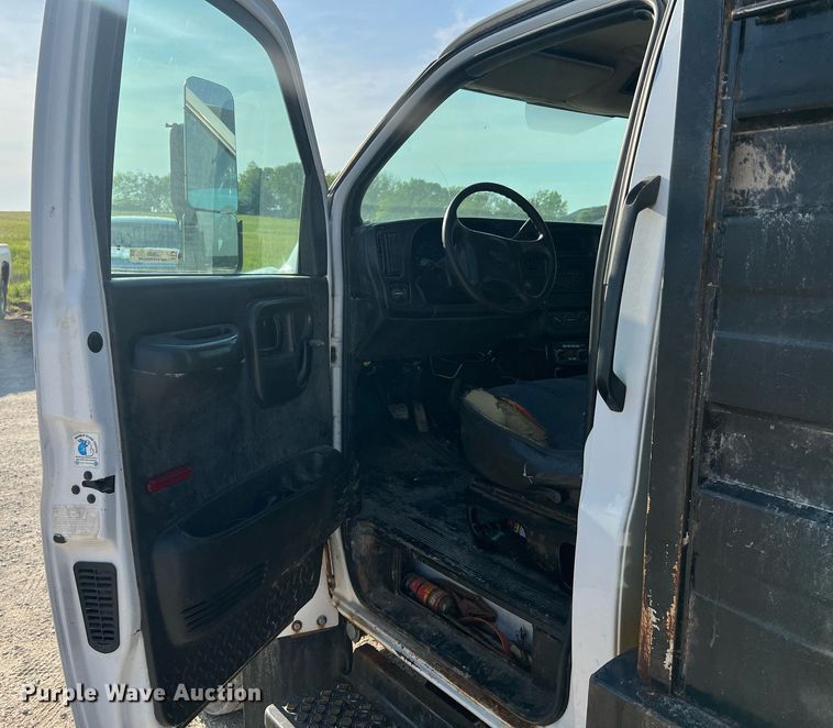 image for item LI9695 2006 GMC C4500  dump flatbed truck