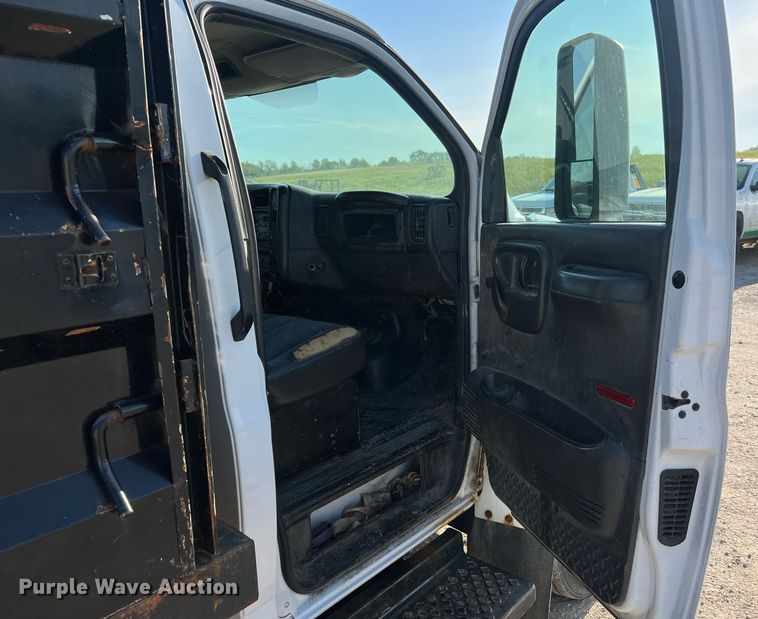 image for item LI9695 2006 GMC C4500  dump flatbed truck