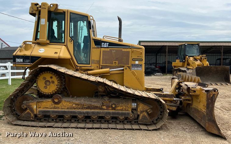 image for item LI9716 2004 Caterpillar D6N LGP  dozer
