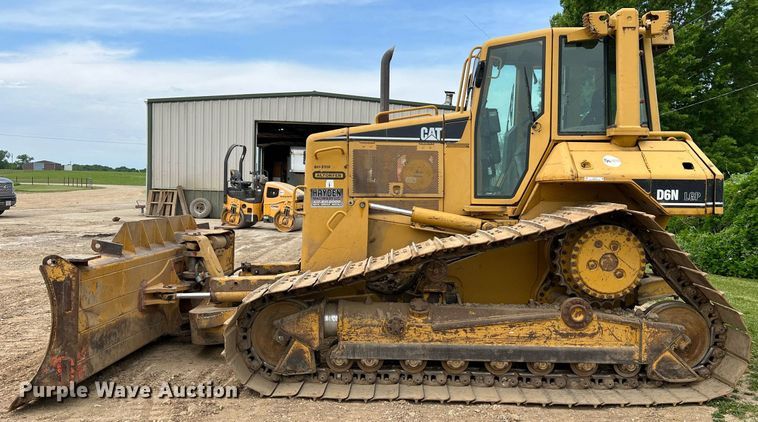 image for item LI9716 2004 Caterpillar D6N LGP  dozer