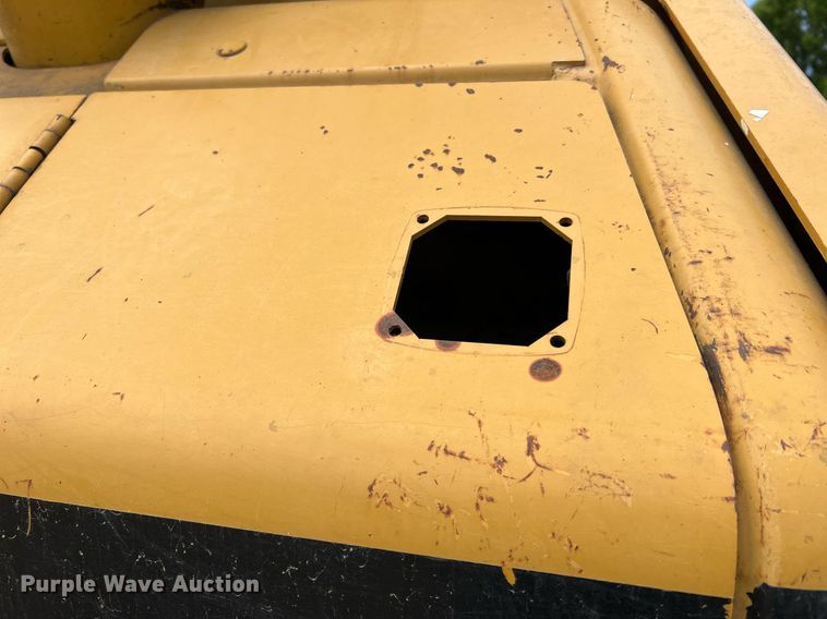 image for item LI9716 2004 Caterpillar D6N LGP  dozer