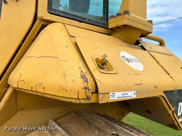image for item LI9716 2004 Caterpillar D6N LGP  dozer