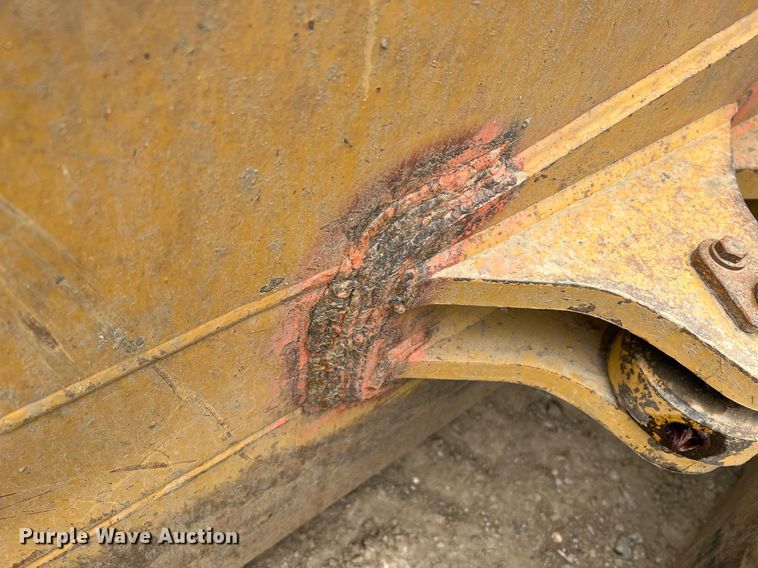 image for item LI9716 2004 Caterpillar D6N LGP  dozer