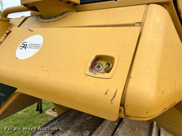image for item LI9716 2004 Caterpillar D6N LGP  dozer