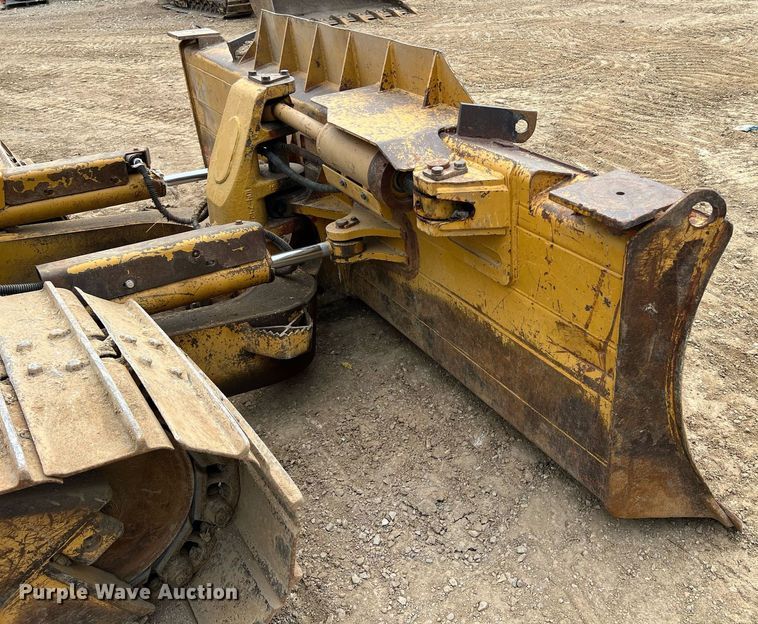 image for item LI9716 2004 Caterpillar D6N LGP  dozer