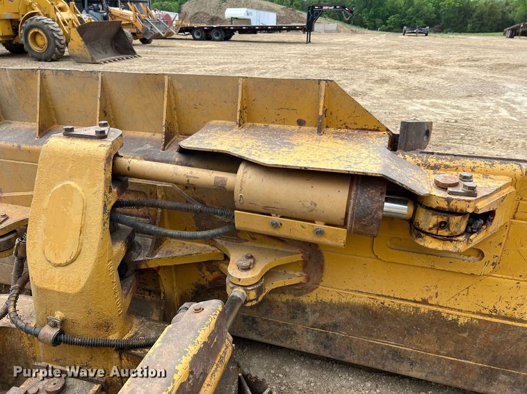 image for item LI9716 2004 Caterpillar D6N LGP  dozer
