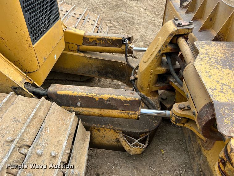 image for item LI9716 2004 Caterpillar D6N LGP  dozer