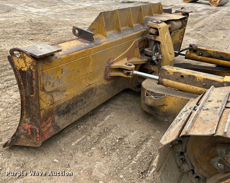 image for item LI9716 2004 Caterpillar D6N LGP  dozer
