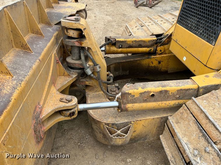 image for item LI9716 2004 Caterpillar D6N LGP  dozer