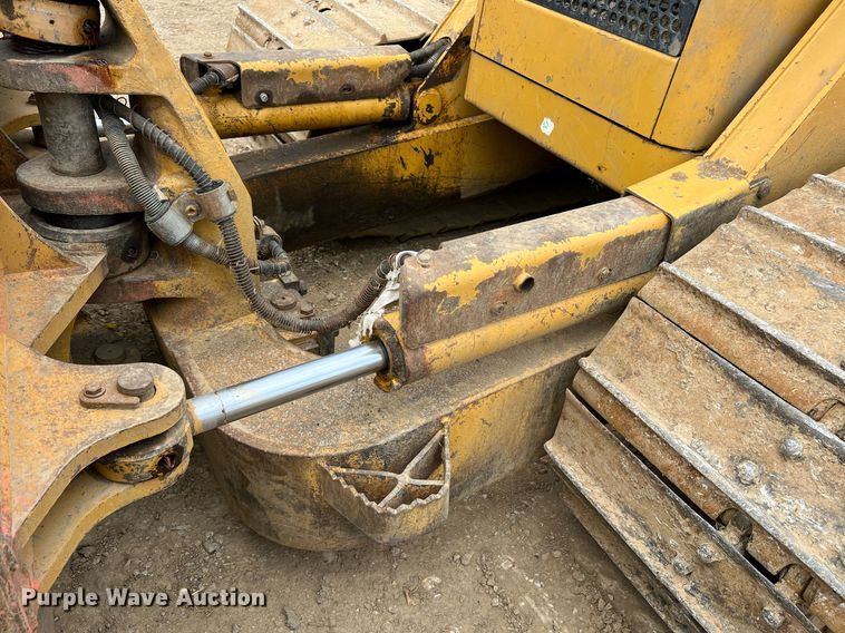 image for item LI9716 2004 Caterpillar D6N LGP  dozer