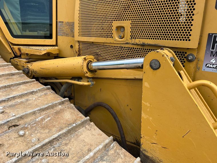 image for item LI9716 2004 Caterpillar D6N LGP  dozer