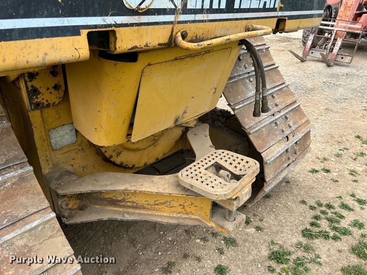 image for item LI9716 2004 Caterpillar D6N LGP  dozer