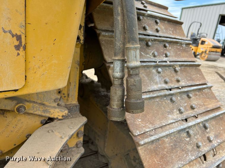 image for item LI9716 2004 Caterpillar D6N LGP  dozer