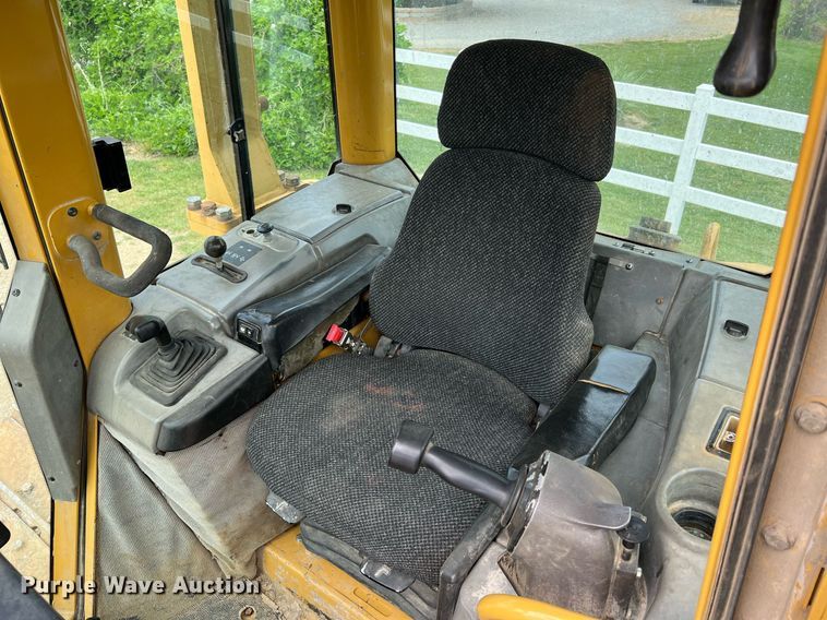 image for item LI9716 2004 Caterpillar D6N LGP  dozer