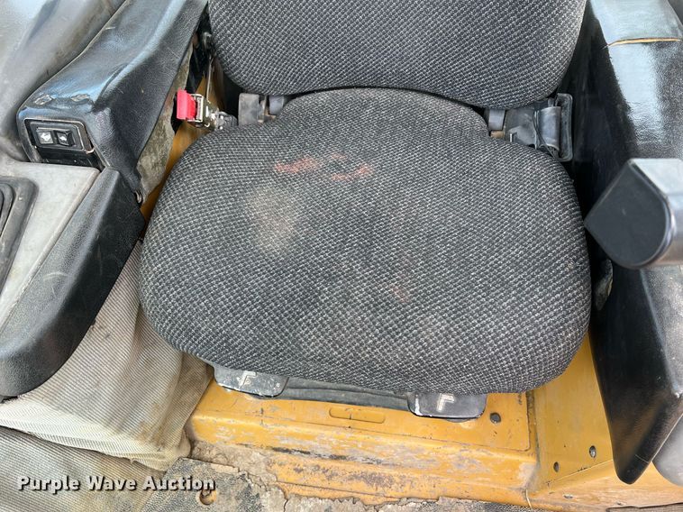 image for item LI9716 2004 Caterpillar D6N LGP  dozer