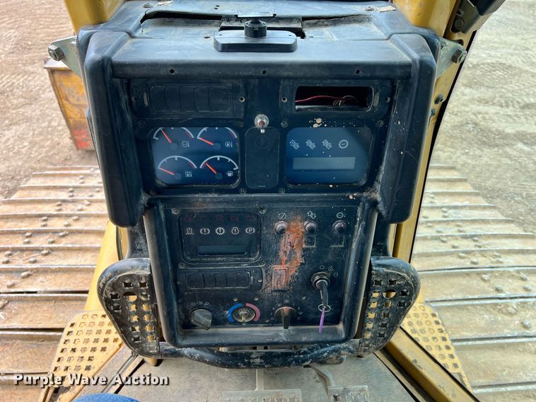 image for item LI9716 2004 Caterpillar D6N LGP  dozer