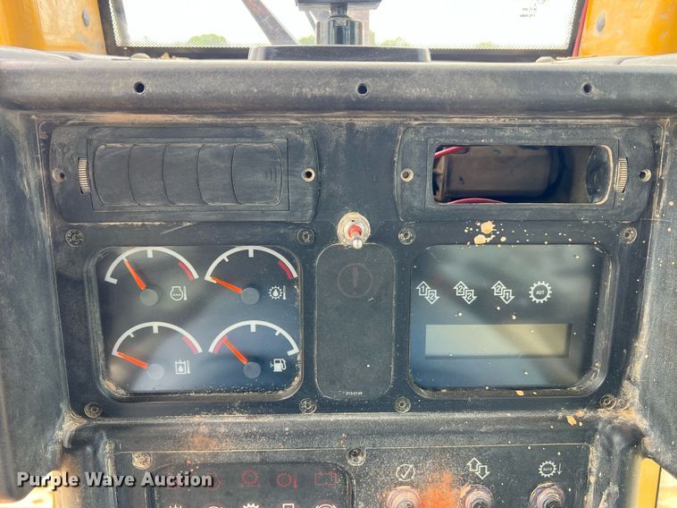 image for item LI9716 2004 Caterpillar D6N LGP  dozer