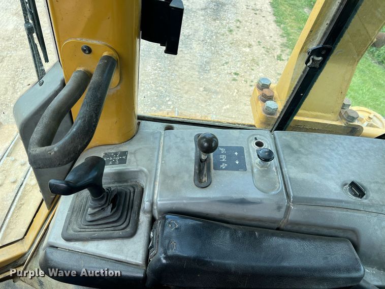 image for item LI9716 2004 Caterpillar D6N LGP  dozer