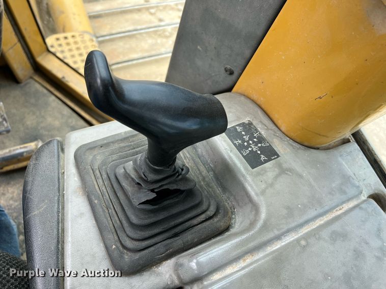 image for item LI9716 2004 Caterpillar D6N LGP  dozer