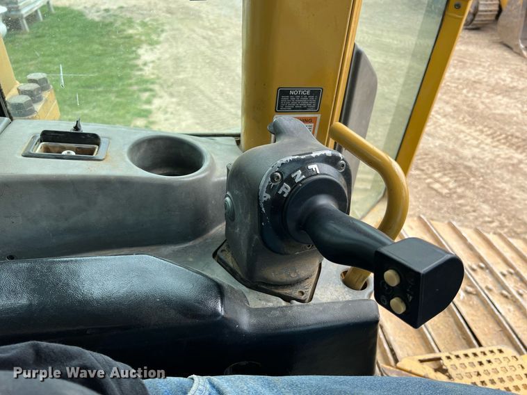 image for item LI9716 2004 Caterpillar D6N LGP  dozer