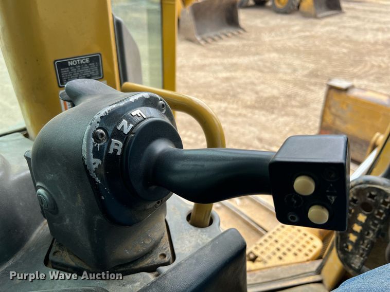 image for item LI9716 2004 Caterpillar D6N LGP  dozer